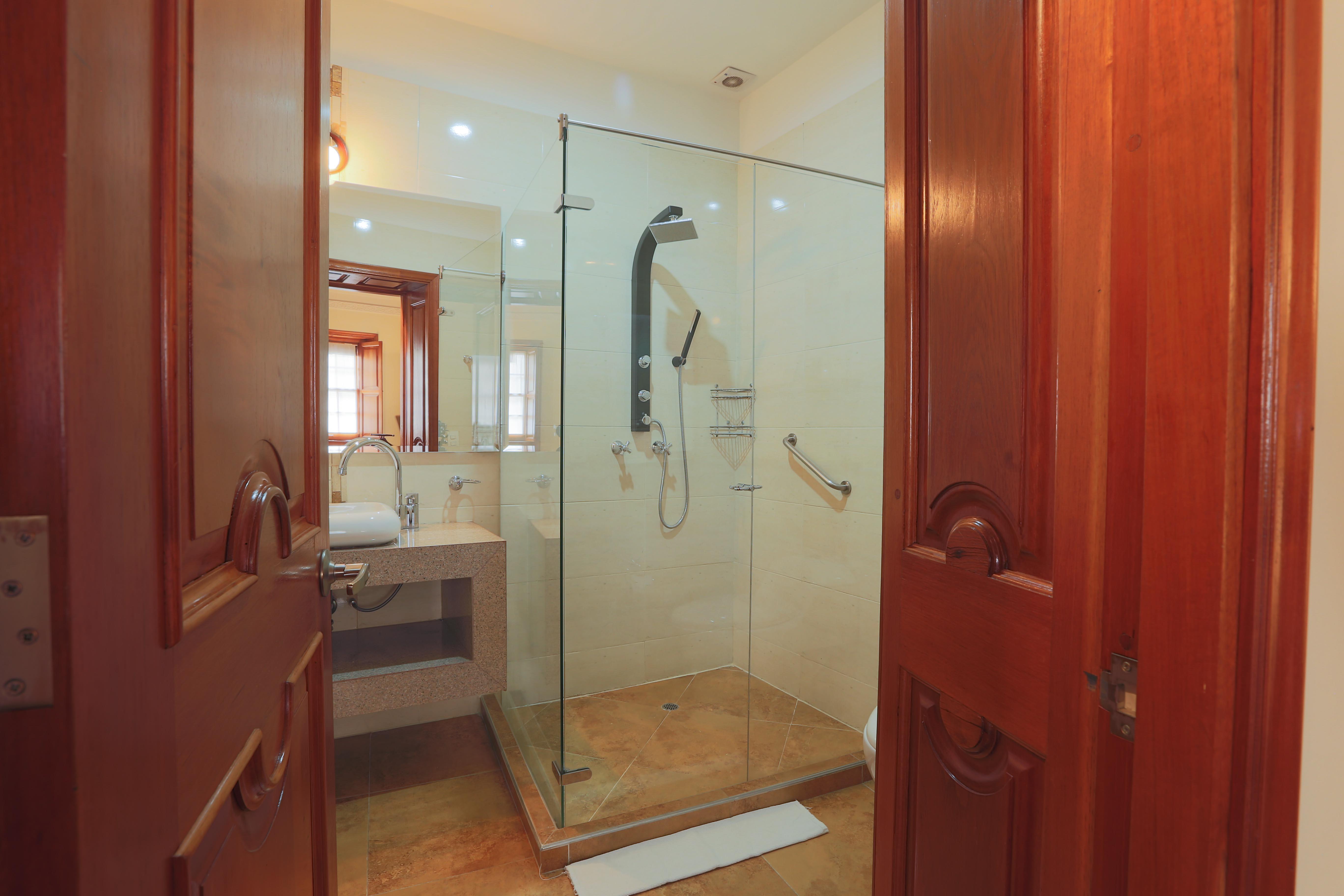 Hotel Santa Lucia Boutique Spa Bogota Ngoại thất bức ảnh A shower cubicle
