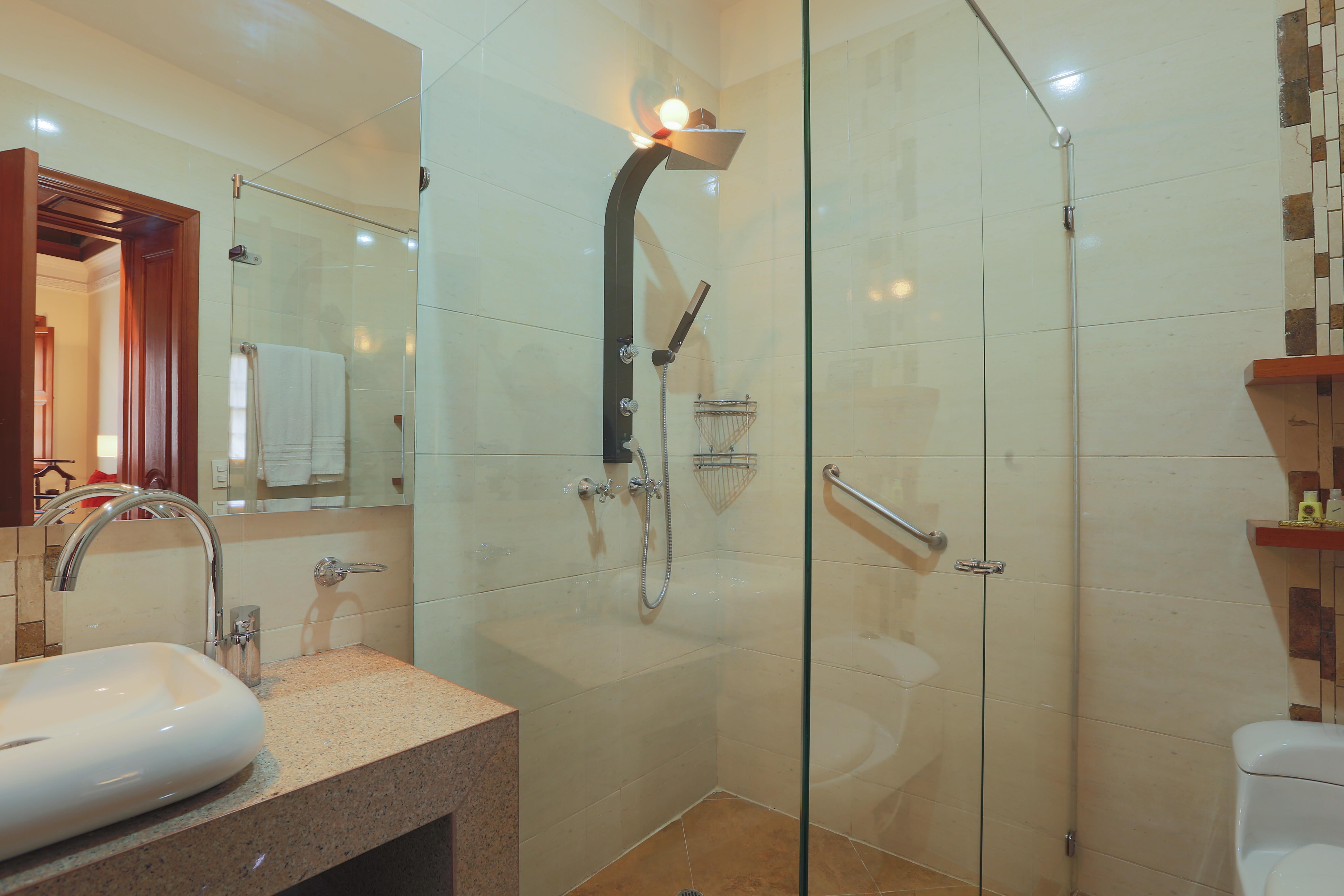 Hotel Santa Lucia Boutique Spa Bogota Ngoại thất bức ảnh A shower enclosure