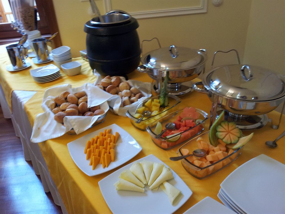 Hotel Santa Lucia Boutique Spa Bogota Ngoại thất bức ảnh A buffet